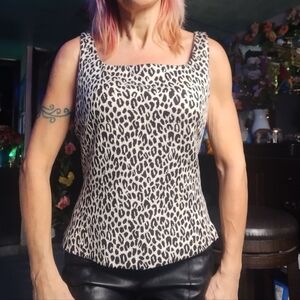 Warm Cheetah Print Sleeveless Top